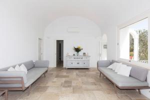 a living room with two couches and a table at Casa Capaianca in Capri