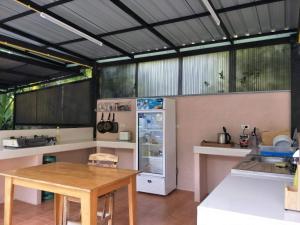 Köök või kööginurk majutusasutuses The Leaf Bankrut