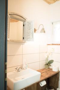 a bathroom with a sink and a mirror at moments café & apartmenthaus in Thurnau +48 photos