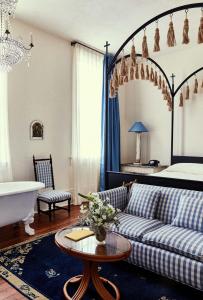 Ruang duduk di Hotel Peter and Paul, an Ash Hotel