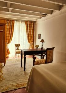 Katil atau katil-katil dalam bilik di Hotel Peter and Paul, an Ash Hotel
