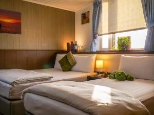 Un pat sau paturi într-o cameră la MF Hotel, penghu
