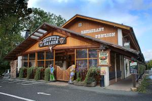 Photo de la galerie de l'établissement Steak Restaurant Penzion Country Saloon, à Klatovy