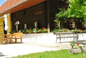 Weingut Primus Südsteiermark外面的花园