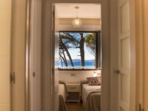 Zdjęcie z galerii obiektu Apartment in Sanxenxo with Ocean View w mieście Sanxenxo