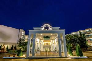 Afbeelding uit fotogalerij van Andaman Seaview, Karon Beach - SHA Plus in Karon Beach