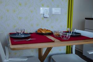 Jedlo v ubytovaní bed & breakfast alebo blízkom okolí
