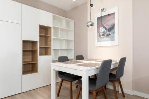a dining room with a white table and chairs at Premium apartment with a port view by Renters in Świnoujście