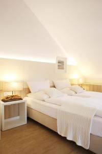 Rúm í herbergi á Boutique Hotel Reschen