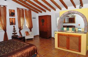 A bed or beds in a room at Hotel B&B Finca la Loma