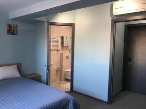 Postel nebo postele na pokoji v ubytování Dudman Hotel