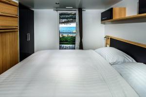 Postel nebo postele na pokoji v ubytování Boutique Camping Materada Beach