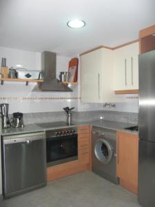 Kuchyňa alebo kuchynka v ubytovaní Ronda Barbiguera, 1 Aldea Golf apt 3210