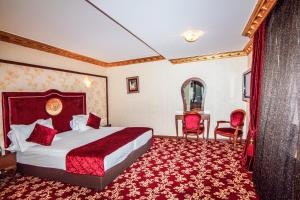 A bed or beds in a room at Antea Palace Hotel & Spa