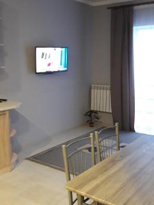 Телевизор и/или развлекательный центр в Lutsk, Double-Room apartments