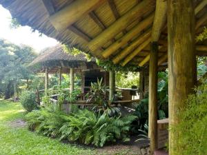 Κήπος έξω από το Cabañas del Uru