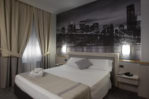 Postel nebo postele na pokoji v ubytování Hotel City Legnano