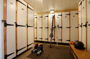 a locker room with skis and skis at Hôtel Eliova Le Chaix in L'Alpe-d'Huez