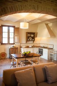 A kitchen or kitchenette at San Giovanni In Poggio