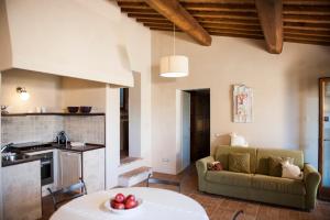 A kitchen or kitchenette at San Giovanni In Poggio