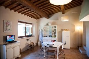 A kitchen or kitchenette at San Giovanni In Poggio