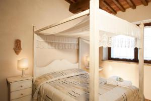 A bed or beds in a room at San Giovanni In Poggio