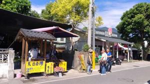 a group of people standing on the side of a street at 7m2民宿 #免費停車 #慶修院 in Jian