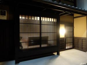 a room with a cage with a light in it at Reikaku Yasaka in Kyoto