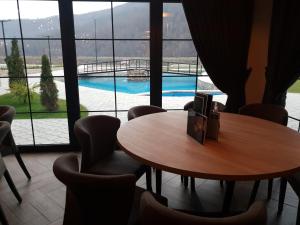 Bazén v ubytování Atva Residence Hotel nebo v jeho okolí