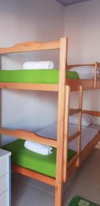Palanda nebo palandy na pokoji v ubytování Helecho's Hostal