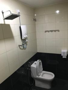 Hotel Seri Kangsar KK Hotel的一间浴室