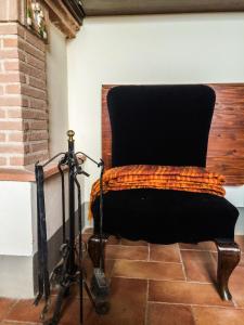 A seating area at UMBRIA, "Casa Sagrantina" con PISCINA e pergolato