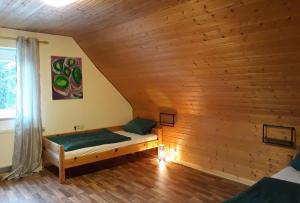 Ein Bett oder Betten in einem Zimmer der Unterkunft Ferienwohnung Daniela