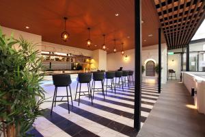 En restaurant eller et andet spisested på Villa De Khaosan by Chillax