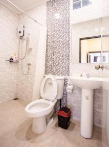 Ванна кімната в Pattaya Pool Villa 39B 300 mater to beach gate