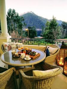 En generel udsigt til bjerge eller udsigt til bjerge taget fra lejligheden