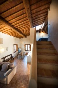 A seating area at San Giovanni In Poggio