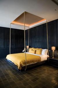 Postel nebo postele na pokoji v ubytování Aruntara Riverside Boutique Hotel