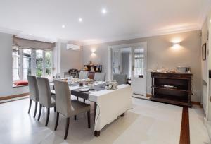 a dining room with a white table and chairs at Villa Antumalal B&B in Málaga