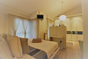 Posteľ alebo postele v izbe v ubytovaní Bonita villa pareada con piscina privada