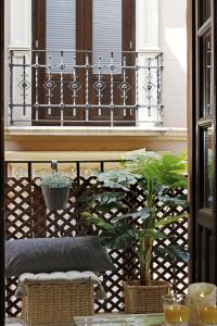 A balcony or terrace at Home4u, Elvira 16, 2A