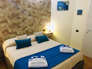 Ένα ή περισσότερα κρεβάτια σε δωμάτιο στο Napoli Storia e Mare