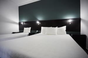 Uma cama ou camas num quarto em Residencial Principe Guest House