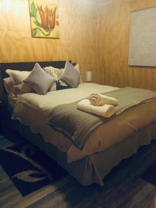 En eller flere senge i et værelse på Cabañas los Canelos