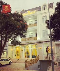 a white building with a staircase in front of it at Bảo Thịnh 2 Hotel in Da Lat