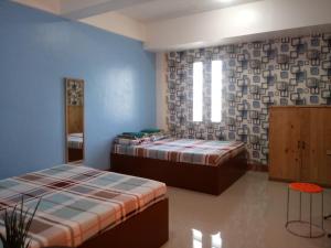 Katil atau katil-katil dalam bilik di Mayon Lodging House