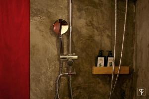 Ένα μπάνιο στο T-Boutique Hostel - Hua Lamphong +32 φωτογραφίες