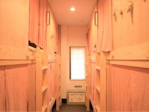 A bathroom at Hiroshima Hostel EN