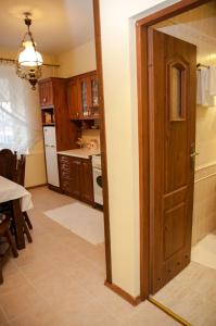 a kitchen with a door open to a dining room at Apartament Parkowy in Sandomierz