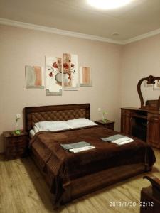 Ένα ή περισσότερα κρεβάτια σε δωμάτιο στο Alma-Ata Hotel